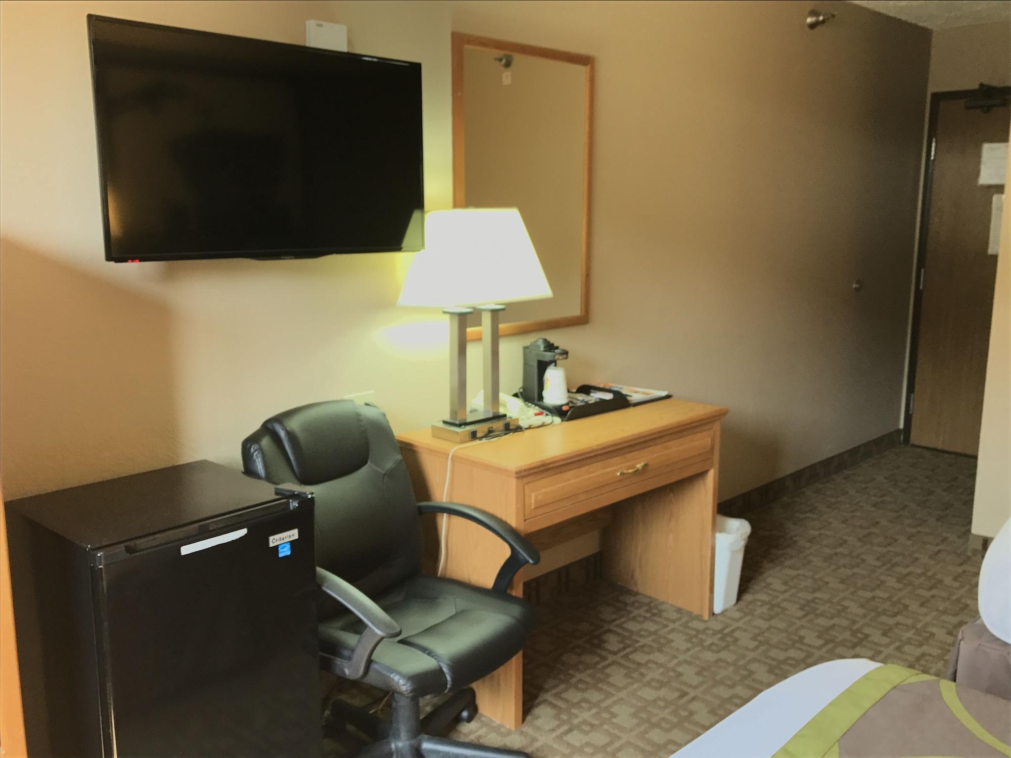 Super 8 By Wyndham Omaha/West Dodge Motel Екстериор снимка