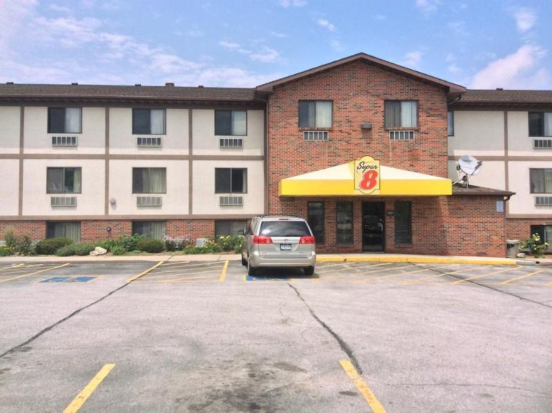 Super 8 By Wyndham Omaha/West Dodge Motel Екстериор снимка