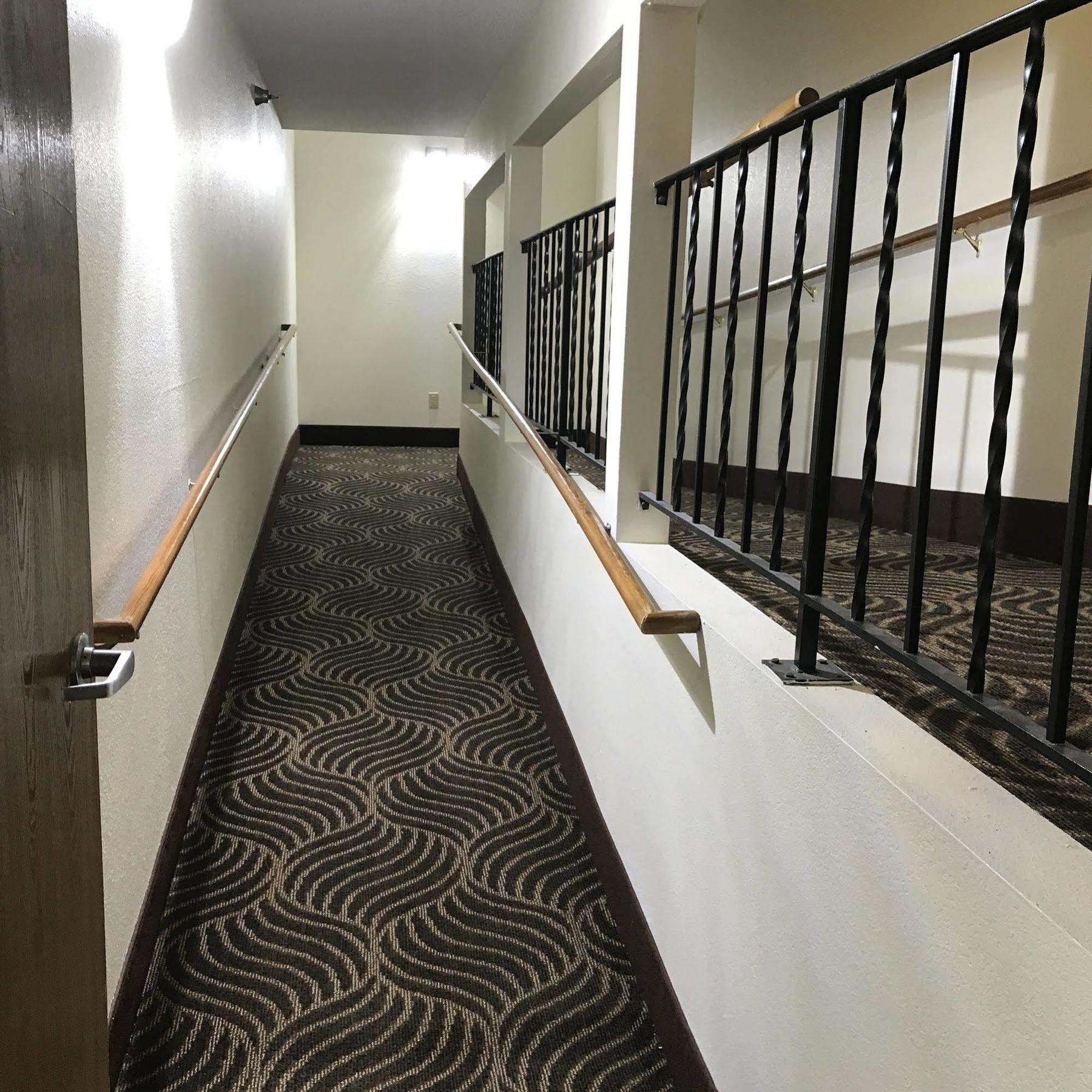Super 8 By Wyndham Omaha/West Dodge Motel Екстериор снимка