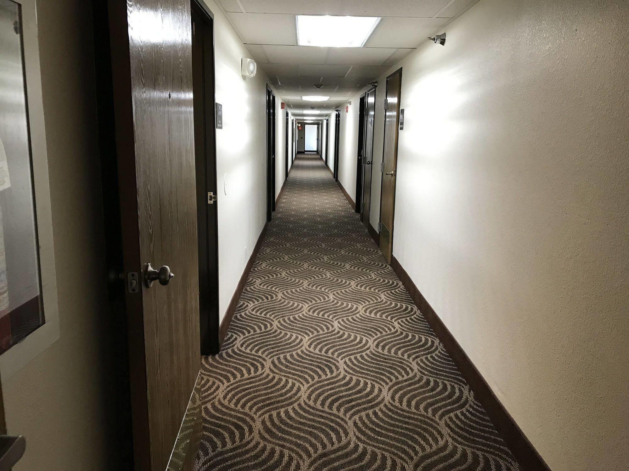 Super 8 By Wyndham Omaha/West Dodge Motel Екстериор снимка